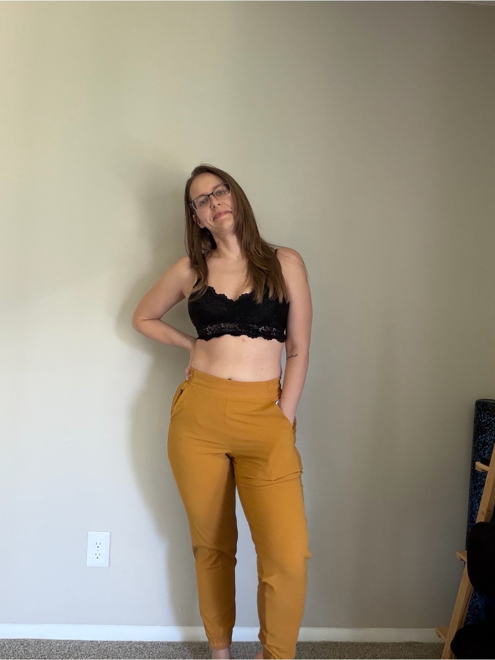 Athleta Textured Brooklyn Jogger Pants Mustard Yellow Spiced Bronze Size 4 EUC